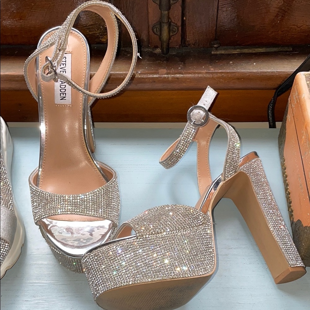 Steve Madden Skylar Silver Platform Heels with Ankle Straps 8